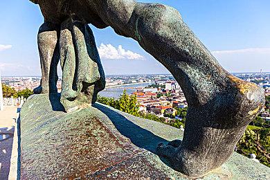 罗森便利店买零食可获《最终幻想7：重生》纪念品